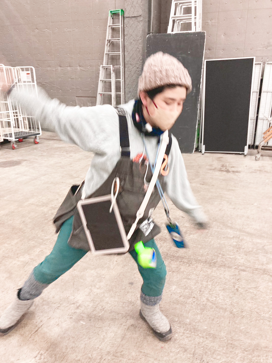 現場で指示を出すSaori Yajima